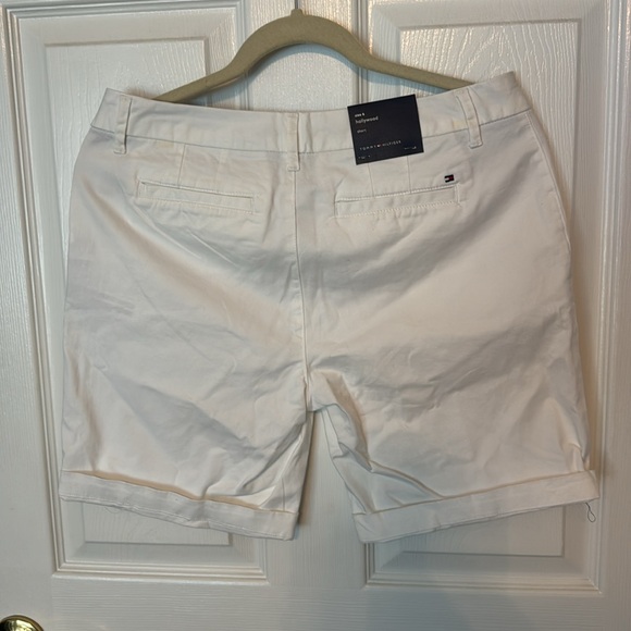 Tommy Hilfiger shorts - Picture 2 of 4